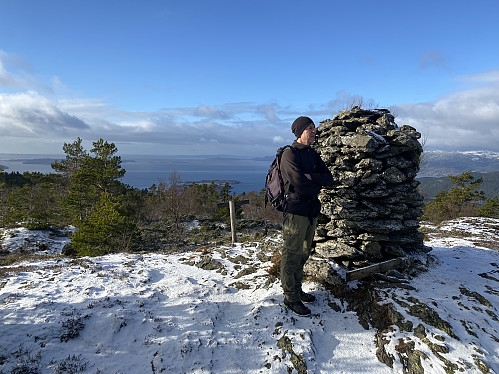 På Junkervarden med utsikt mot Nedstrandsfjorden