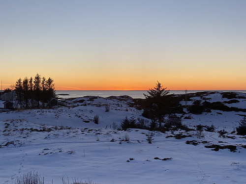 Sola er gått ned, sett fra en kanonstilling litt nordøst for hovedfortet