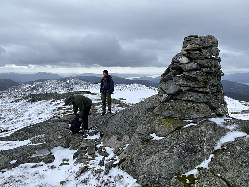 På toppen av Moltenuten med Stølsfjellet og Rødsnuten lenger bak