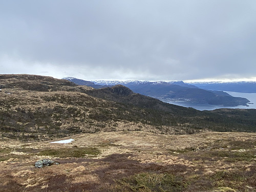 Mot toppen med Bårnuten nedanfor og Vikedal ved fjorden