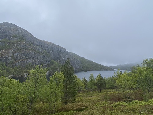 Ved Tinturvatnet under Kjeatofjellet