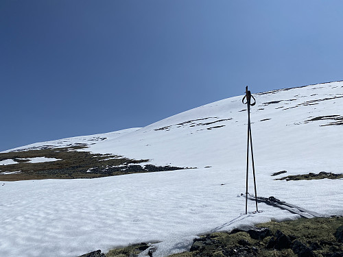 Pause ved et slakere parti på snaut 1700moh, og toppen av Storivilen stikker såvidt fram bakerst til venstre