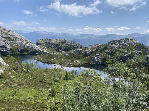 Ved Lidvarstjødna på Songesandheia