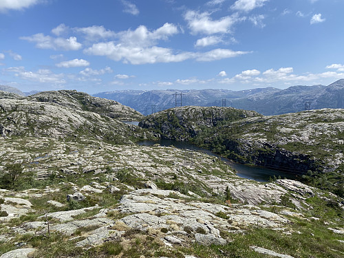Straks på 566-toppen med tilbakeblikk austover heia