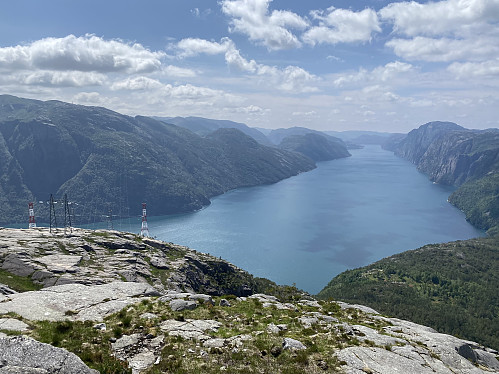 Fjordspennet over Lysefjorden forar svoltne Nord-Jæren med straum frå Lysebotn