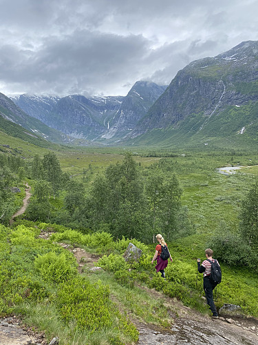 I fint driv innover mot elvesletta