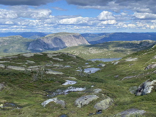 Ditto, med en flik av Øyvatnet framfor