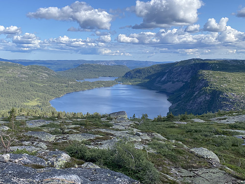 Fra Strondfjellet mot Lytingsvatn med Osen der bilen står parkert