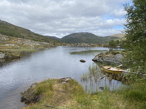 Idyll ved hytta i Sunnmorkhølen