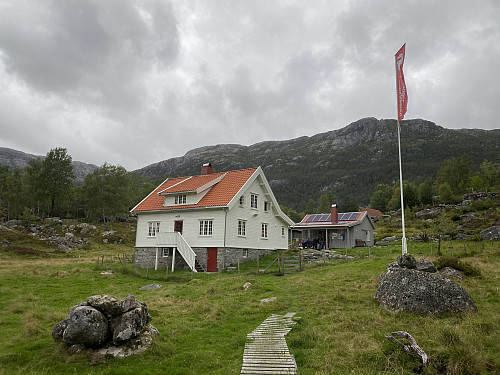 Skumring på flott restaurerte Bakken