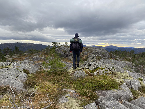 I blesten på toppryggen med få meter bort til høgaste punkt på Fuglanuten