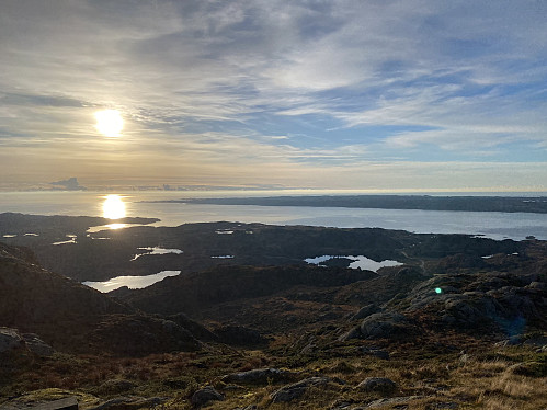 Mot Trosnavåg og Sør-Karmøy med Skudeneshavn