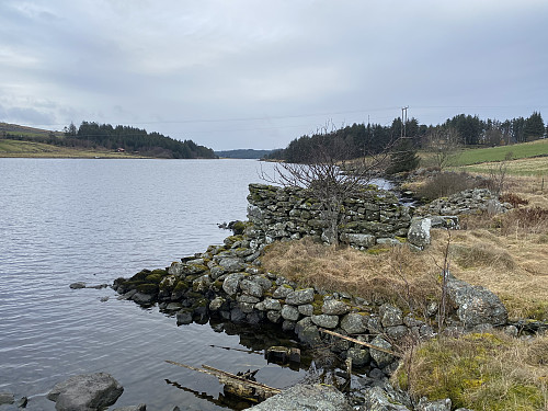 Båtstø og naustruin ved Hilleslandsvatnet