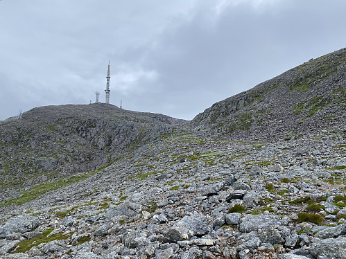 Infrastrukturen sett fra der jeg valgte å snu dagen før, på om lag 575moh
