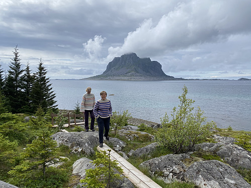 Turstart med Søla som malerisk bakteppe
