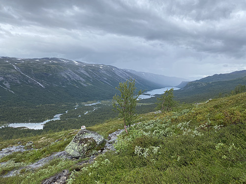 Tilbakeblikk mot Liavatnet en times tid etter turstart fra Sota sæter