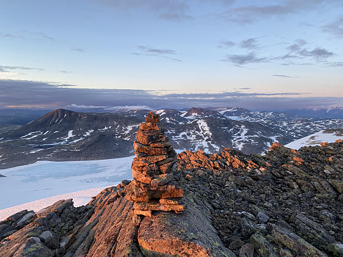 På Steinkollen med utsikt over til Tundradalskyrkja