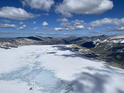 Utsikt østover Holåbreen med Hestdalshøgda til venstre og Hestbrepiggane til høyre