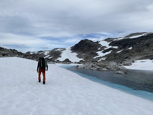Det er goldt terreng her på snaut 1600moh hvor det nylig har ligget en brerest