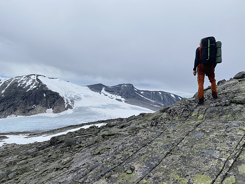 Flott utsikt mot Fortundalsbreen og toppene fra i forgårs