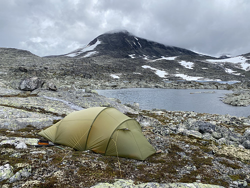 En gråere dag i Steindalen under Tundradalskyrkja