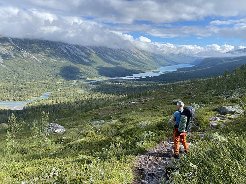 Retur med flott utsikt mot Liavatnet