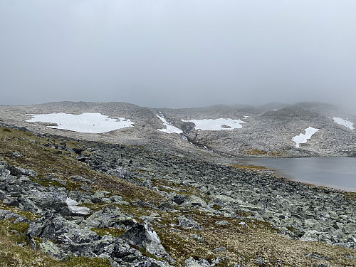 Mot elva fra Svånåvatnet, mens vi følger bekken mot 1598-tjørna
