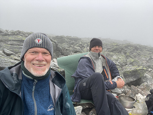 Retur med godt humør og kaffikoking i steinrøysa!