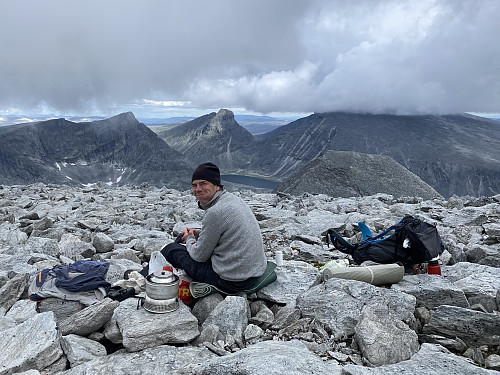 Eksklusiv mat- og kaffipause på Svånåtindmassivet