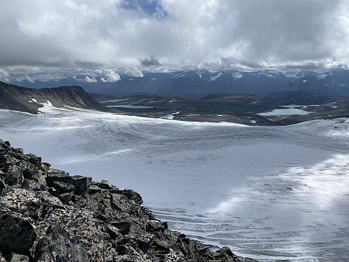 Fra samme sted mot den vestlige Høybreen som det kommer en guffen østlig vind ifra