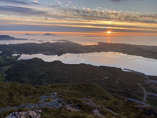 Retur med vakker solnedgang over Raknes/Rakvåg