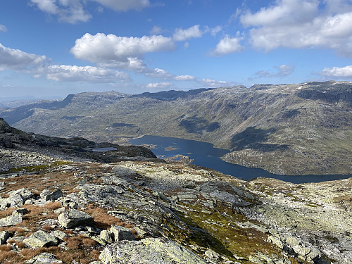Frå same staden mot Finnabuvatnet