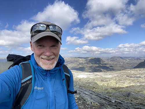 Fornøgd på toppen med Knoda kjennesleg lengst bak