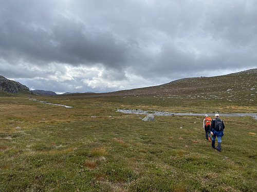I fint driv ved innløpet til Målandsvatnet med kurs for Brogaheia