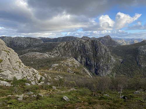 Utsikt mot Botnafjellet og Naganibba