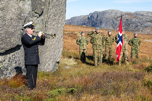Høgtideleg fanfare som start på seremonien