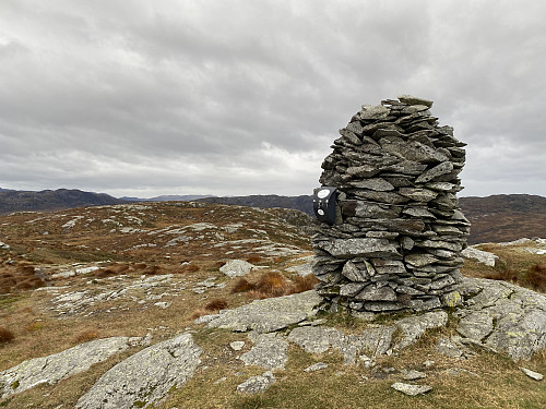 Varden på Steinfjellet med høgaste punktet i bakgrunnen