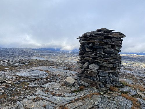 Drygt 2 timer etter start når vi toppvarden og unngår akkurat å komme opp i skydekket