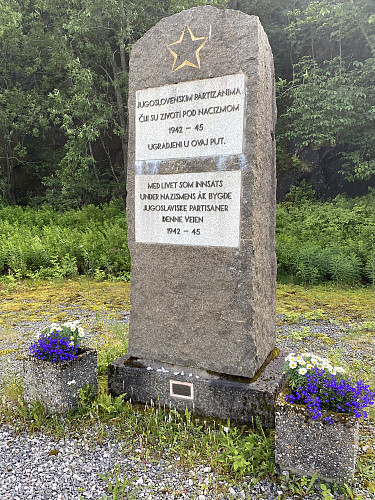 Minnestøtte ved Blodvegen mellom Rognan og Botn