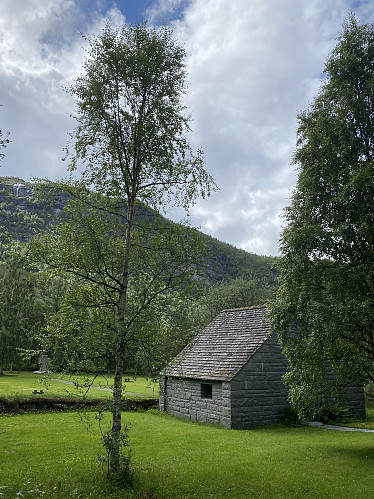 Den langt mer monumentale og påkostede tyske kirkegården