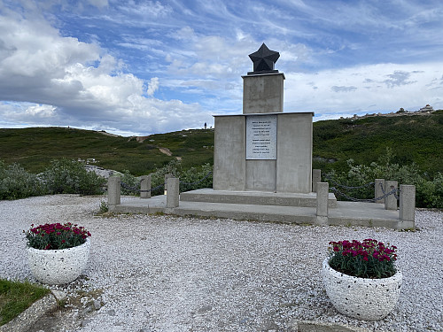 Det serbiske minnesmerket ved Polarsirkelsenteret på Saltfjellet