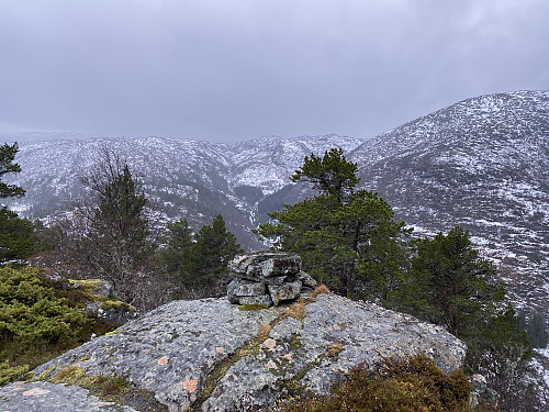 Utsikt fra toppen i retning Krossdalen og Fljådalen
