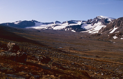 Mot Veobreen med Leirhø, Memuru- og Veotindar