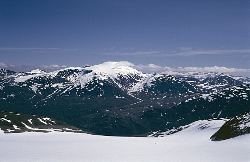 Utsikt tvers over Visdalen til like ruvande Glittertind