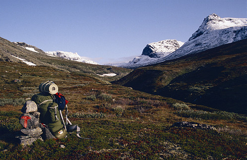 Praktfull morgon i Langedalen! Dei dominerande toppane er Kvitskardoksla, Søre Langedalstinden og Slettmarkhøa bakerst
