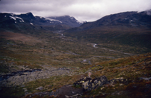 Utsikt oppover Memurudalen heilt til breane