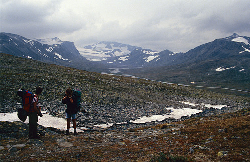 Mot øvre del av Veodalen og fronten av Veobreen