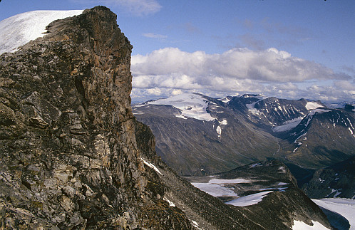 Tilbakeblikk mot Svellnosi med Leirhø og Hellstugubreen kjenneslege på andre sida av Visdalen