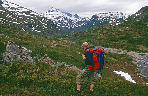 I Storutladalen med vakkert skue mot Gjertvasstind