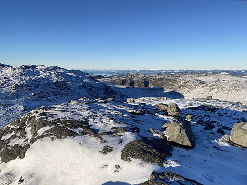 Frå Bergeheia mot Grautabotn med Krunefjell og Salane på kvar si side
